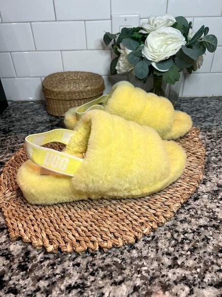 UGG FLUFF YEAH SLIDE WOMEN SANDAL NEON YELLOW 794WVC30 SZ 11 UK 9 - Picture 1 of 8